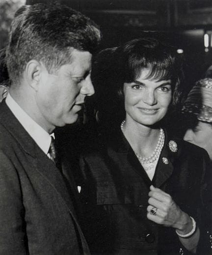 LUC FOURNOL 1931-2007
Jackie und John Fitzgerald K