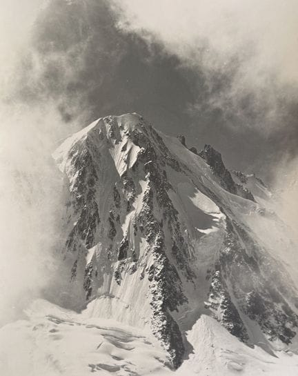BERGE – AIGUILLE VERTE
Die Aiguille Verte im Nebel