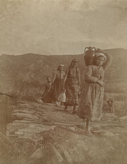 MACÉDOINE SERBE
Femmes Macédoniennes près de Demir