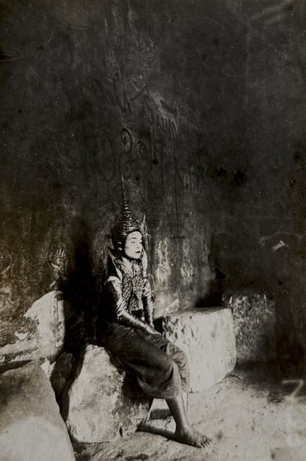 CAMBODGE - ANONYME
Danseuse Khmer, Angkor, ca.1920