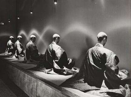 JAPÓN - MODA ISSEY MIYAKE
Túnicas monásticas, dise