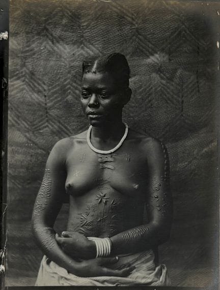 CONGO BELGE - NU FÉMININ
Portrait d'une femme scar