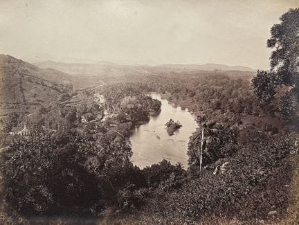 CEYLAN
Rivière Mahaweli, Gatambe, ca.1880.
Photogr