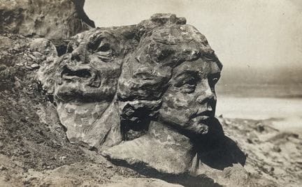ÉTATS-UNIS - OREGON
Têtes sculptées, Oregon, ca.19