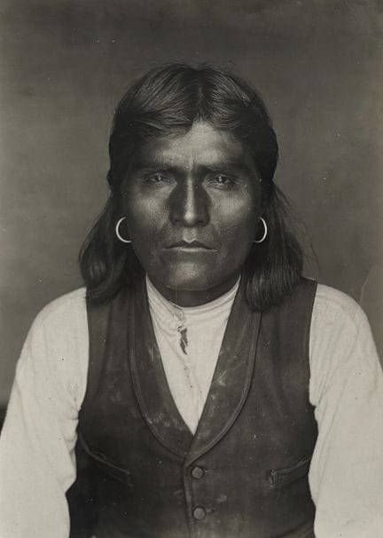 AMÉRINDIEN - HOPI
Portrait d'Indien Hopi, États-Un