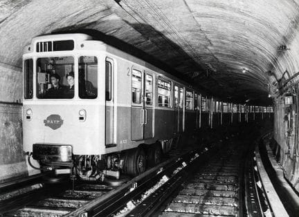 PARIS – METRO
Pariser Metro, einer der ersten Züge