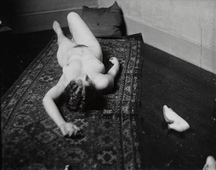 DESNUDO FEMENINO
Desnudo con zapato, Inglaterra, h