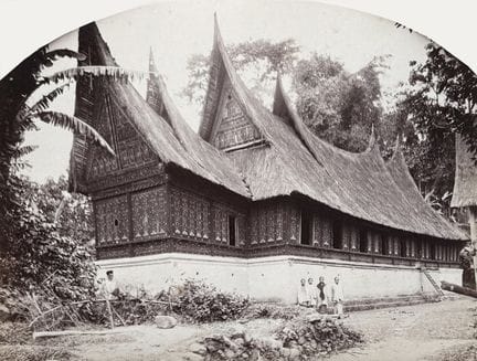 INDONÉSIE - SUMATRA
Maison traditionnelle Batak, p