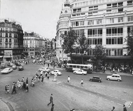 PARIS – PRINTEMPS
Vor dem Kaufhaus „Le Printemps“,