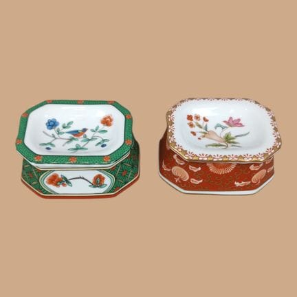 DEUX SALIÈRES En porcelaine de la manufacture NG. 
