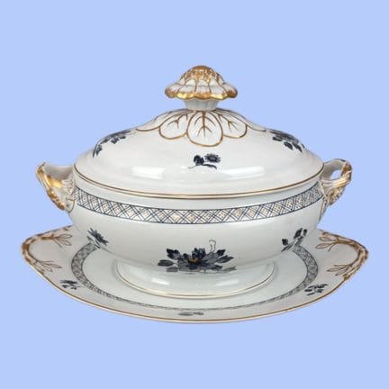 TERRIÈRE AVEC PLAT en porcelaine de la manufacture