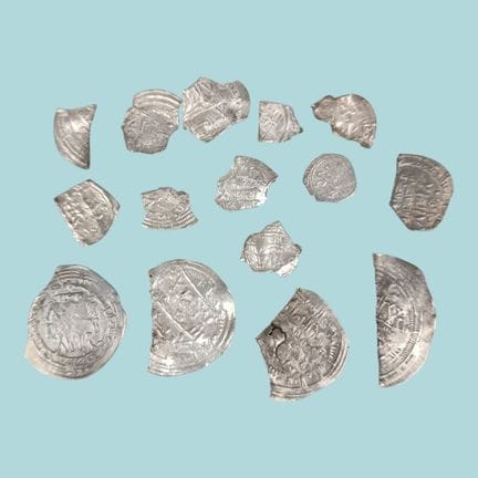 杂项拍品 若干迪拉姆碎片。穆瓦希德王朝（1160-1260）。银质。总重16.48格拉