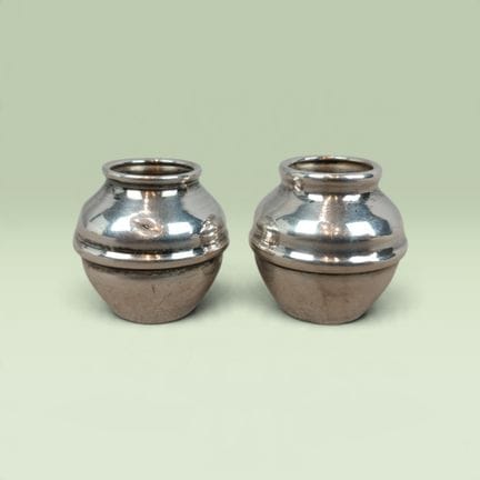 PAR DE JARRAS de plata portuguesa de 833/1000. Sel