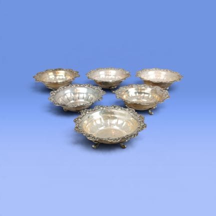 SIX WASHBASINS Conical washbasins with scalloped r