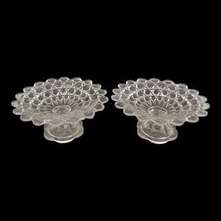PAIR OF STANDING GLASSES Molded crystal glasses. S