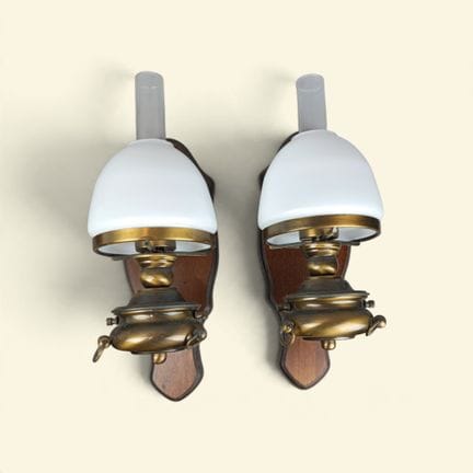 PAIR OF WALL SCONCES Wall sconces made of patinate