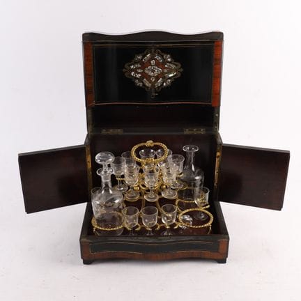 CANTINA LIQUEUR XIX secolo
In legno annerito con i