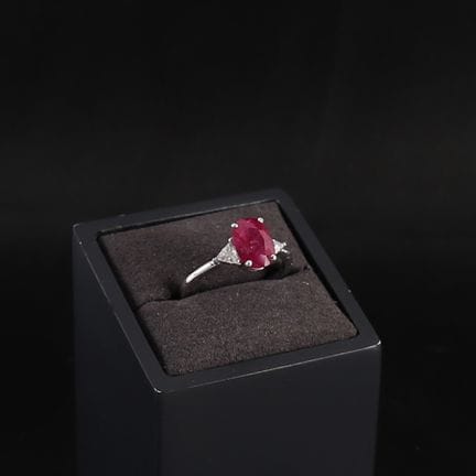GOLD, RUBY, AND DIAMOND RING
Yellow gold ring, 750