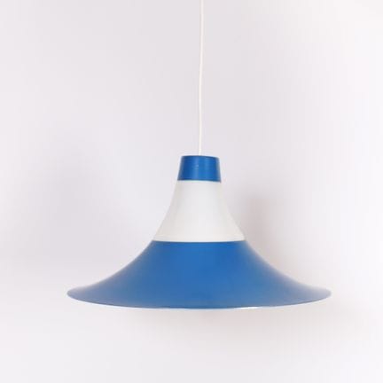 LAMPE SUSPENSION ORNO ANNÉES 60. 
En tôle bleue et