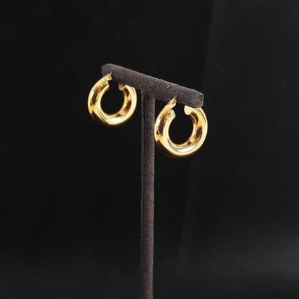 PAIR OF GOLD HOOP EARRINGS
18k yellow gold earring