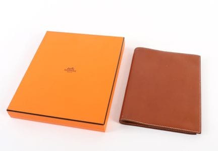 AGENDA HERMÈS EN CUIR BOX MARRON
Agenda en cuir bo