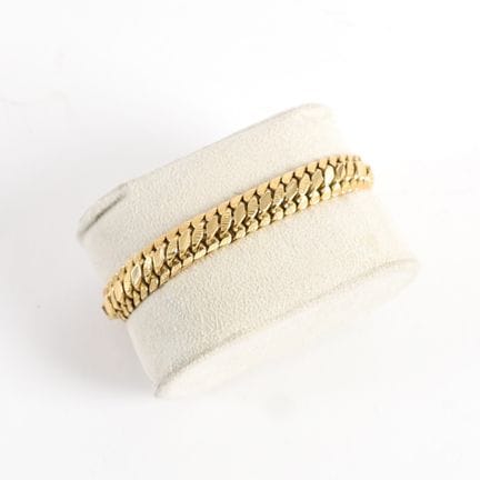 CURVED GOURMETTE GOLD BRACELET
18k yellow gold bra