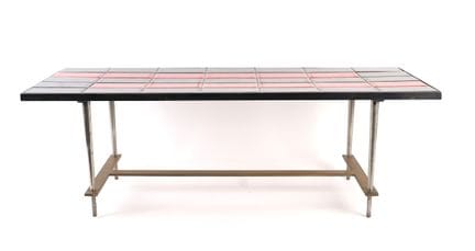 罗杰·卡普龙（Roger CAPRON，1922-2006）风格的小茶几，20世纪作品
茶几采用镀铬