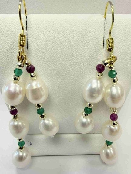 PAIR OF METAL DROP EARRINGS WITH FRENCH-STYLE DROP