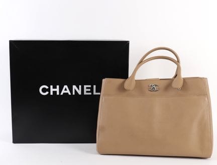 SAC CABAS EXECUTIVE CHANEL EN CUIR BEIGE 
Sac caba