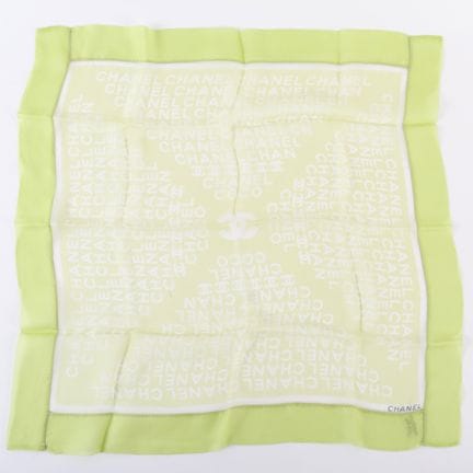PETIT FOULARD VERT ANIS
Foulard en soie en transpa