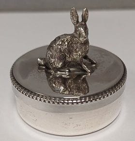 RUNDES MILCHZAHN-DOSENÄUSSE AUS SILBER 
Runde Milc