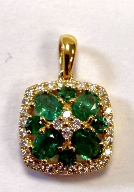 WHITE GOLD PENDANT SET WITH EMERALDS AND DIAMONDS
