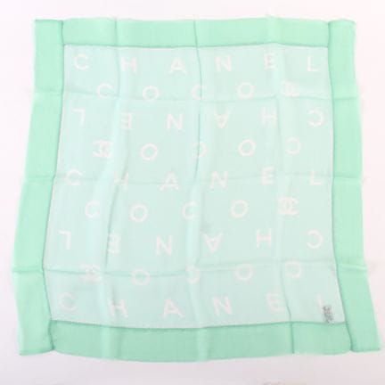 PETIT FOULARD CHANEL VERT MENTHE
Foulard en soie e
