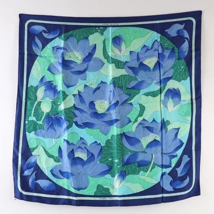 PAÑUELO «FLORES DE LOTO» DE HERMÈS
Pañuelo de seda