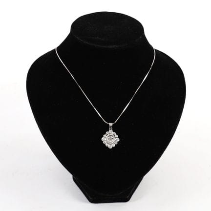 GOLD AND DIAMOND CABLE NECKLACE AND PENDANT
White 