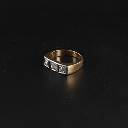 WHITE AND YELLOW GOLD RING WITH DIAMONDS
Vintage g