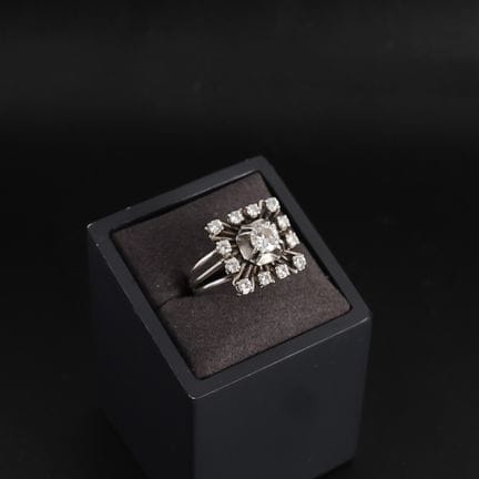 ART DECO-STYLE TANK RING IN GOLD AND DIAMONDS
18k 