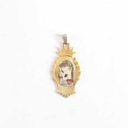 GOLD AND ENAMEL "MADONNA AND CHILD" PENDANT
9k yel
