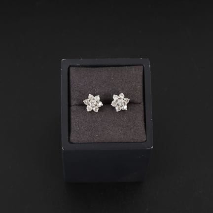 PAR DE BOTONES DE ORO Y DIAMANTES
Botones con form