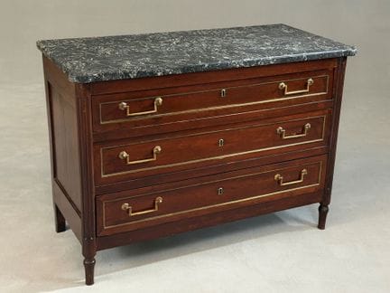 Commode en acajou et placage d'acajou ouvrant par 