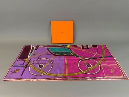 HERMES Paris
Carré en soie Projet de voiture Petit