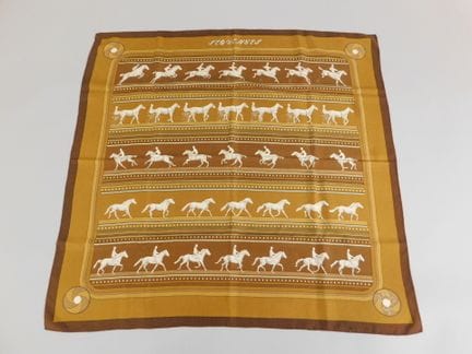HERMES Paris
Carré en soie à décor imprimé modèle 