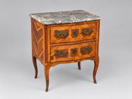 Petite commode d'entre-deux en bois de placage et 