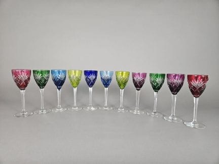 SAINT-LOUIS
Suite de 11 verres Roemer en cristal c