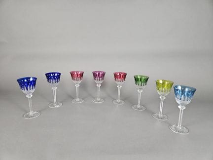 SAINT-LOUIS Modèle Tommy
Suite de 8 verres Roemer 