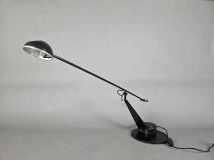 FASE 
Lampe de bureau à balancier en métal laqué n