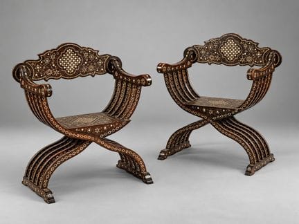 Paire de fauteuils dit Savonarole de forme curule 