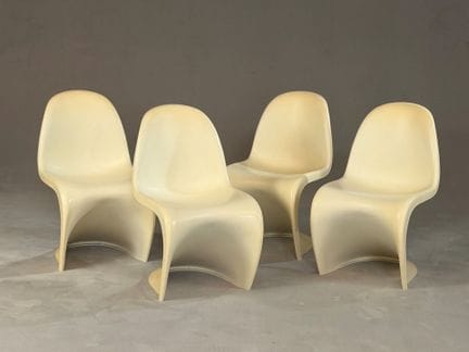 Verner PANTON, dans le style de 
Suite de 4 chaise