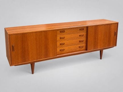Credenza in mogano o teak con 4 cassetti centrali 