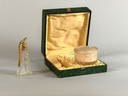 Julien VIARD, attribué à 
Nécessaire de toilette e